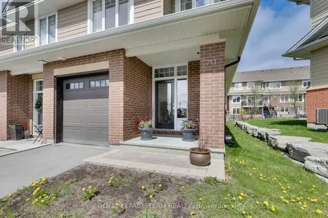 711 Gabriola Way Ottawa ON K2T 1C5