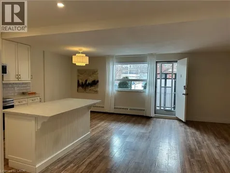 15 Elizabeth Street Mississauga ON L5G 2Z3