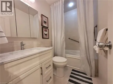 15 Elizabeth Street Mississauga ON L5G 2Z3