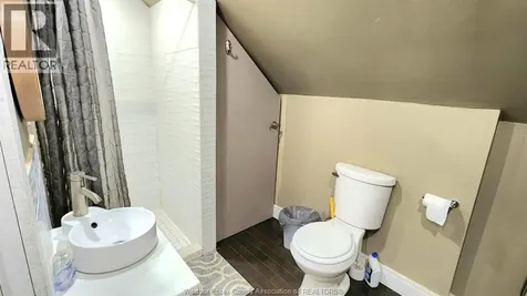 22 University Avenue East Windsor ON N9A 2Y4