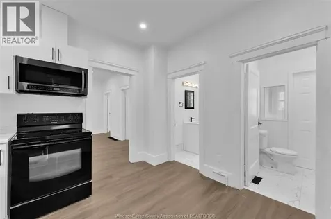 505 Mckay Windsor ON N9B 1Z7