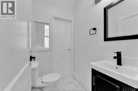 505 Mckay Windsor ON N9B 1Z7