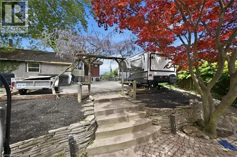 392 Queenston Street St. Catharines ON L2P 2X9