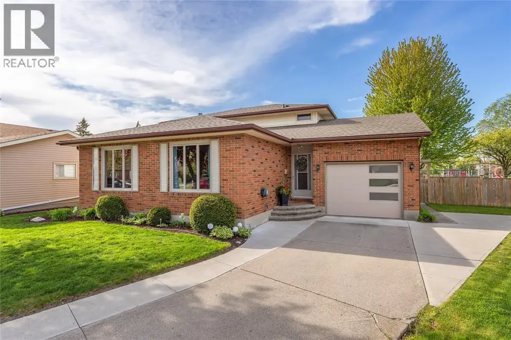 315 Oaklea Court Sarnia ON N7S 5Y9