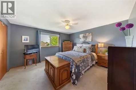 315 Oaklea Court Sarnia ON N7S 5Y9