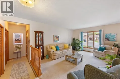 315 Oaklea Court Sarnia ON N7S 5Y9