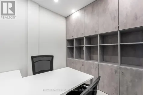 233 Speers Road Oakville (qe Queen Elizabeth) ON L6K 0J5