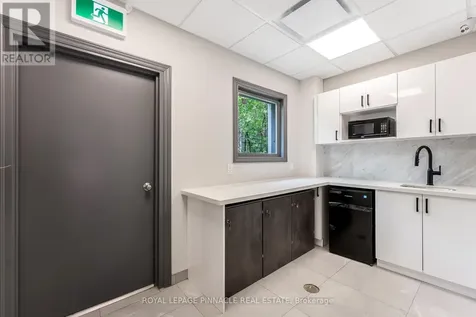 233 Speers Road Oakville (qe Queen Elizabeth) ON L6K 0J5