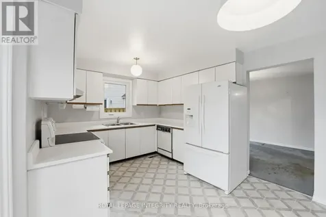 2133 Lenester Avenue Ottawa ON K2A 4A9