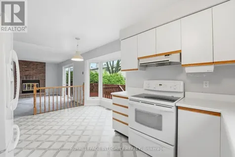 2133 Lenester Avenue Ottawa ON K2A 4A9