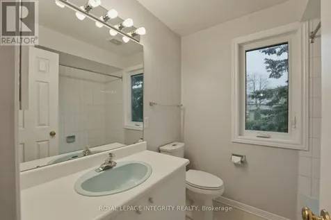 2133 Lenester Avenue Ottawa ON K2A 4A9