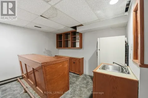 2133 Lenester Avenue Ottawa ON K2A 4A9