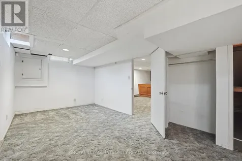2133 Lenester Avenue Ottawa ON K2A 4A9