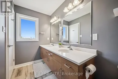 907 Robert Ferrie Drive Kitchener ON N2R 0P2