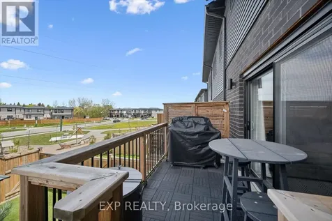 907 Robert Ferrie Drive Kitchener ON N2R 0P2
