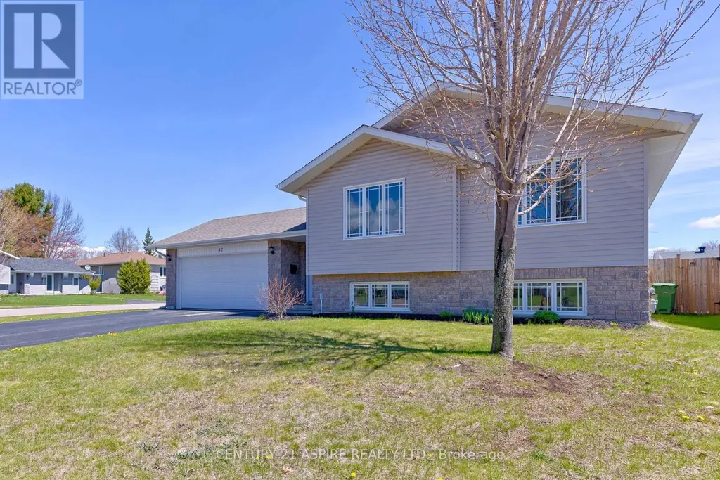 42 Oak Avenue Petawawa ON K8H 0B5