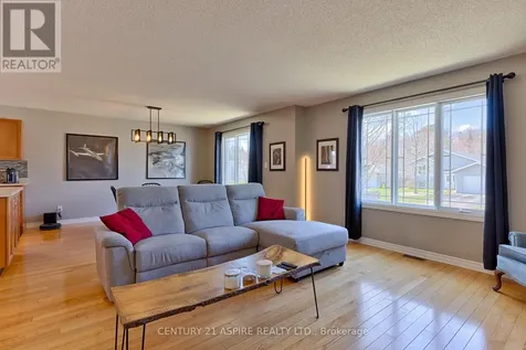 42 Oak Avenue Petawawa ON K8H 0B5