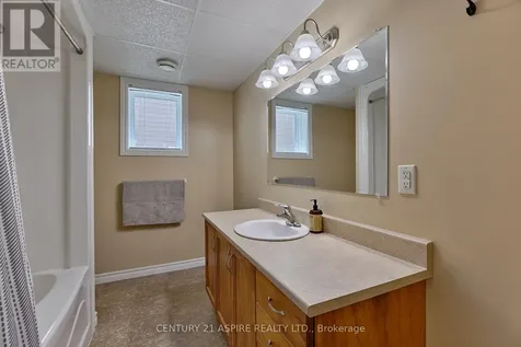 42 Oak Avenue Petawawa ON K8H 0B5