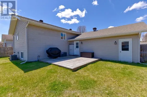 42 Oak Avenue Petawawa ON K8H 0B5