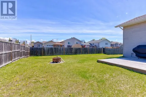 42 Oak Avenue Petawawa ON K8H 0B5
