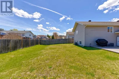 42 Oak Avenue Petawawa ON K8H 0B5
