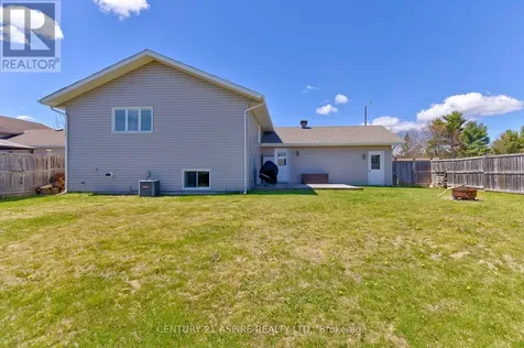 42 Oak Avenue Petawawa ON K8H 0B5