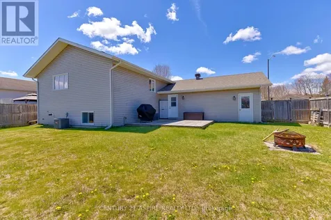 42 Oak Avenue Petawawa ON K8H 0B5