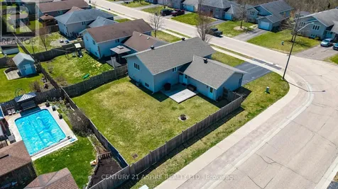 42 Oak Avenue Petawawa ON K8H 0B5