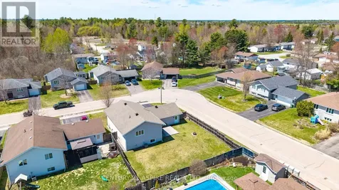42 Oak Avenue Petawawa ON K8H 0B5