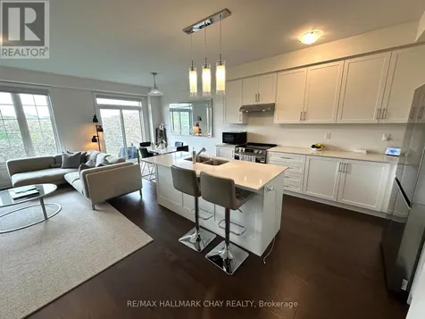 74 Phoenix Boulevard Barrie ON L9J 0P7