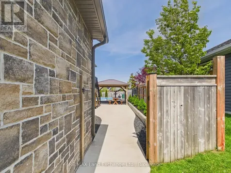 13 Lakefield Drive Kincardine ON N2Z 0C9