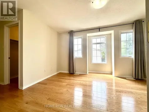 135 Kinross Private Ottawa ON K2K 3P9