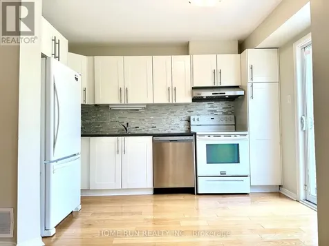 135 Kinross Private Ottawa ON K2K 3P9