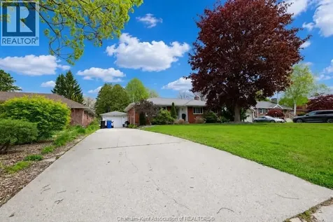 9 Owen Avenue Chatham ON N7L 3W8