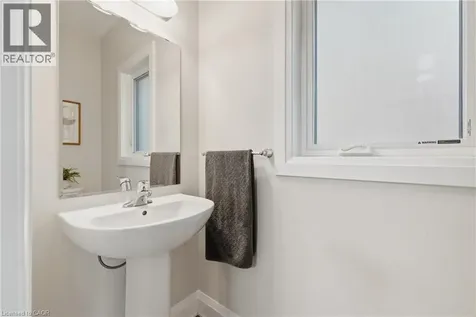 38 Sportsman Hill Street Kitchener ON N2H 5T3