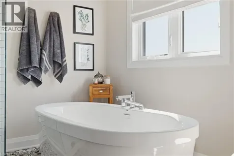 38 Sportsman Hill Street Kitchener ON N2H 5T3