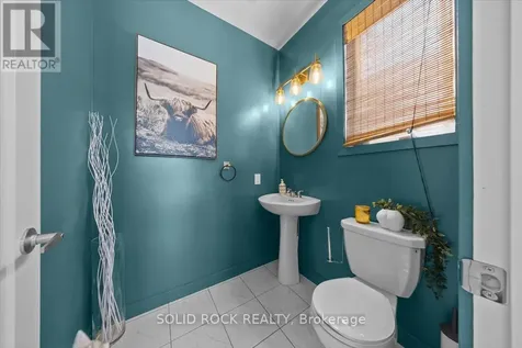 255 Trailsedge Way Ottawa ON K1W 0E8