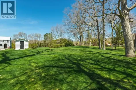 1614 Blackwell Road Sarnia ON N7X 1A4