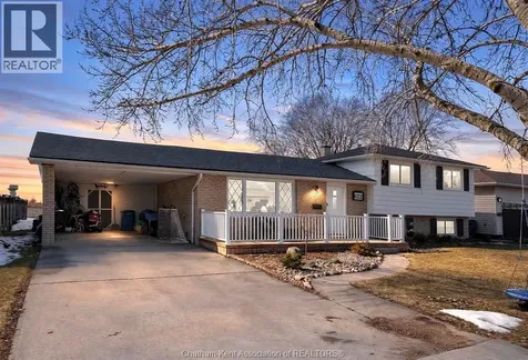 622 Sandra Crescent Wallaceburg ON N8A 2C6