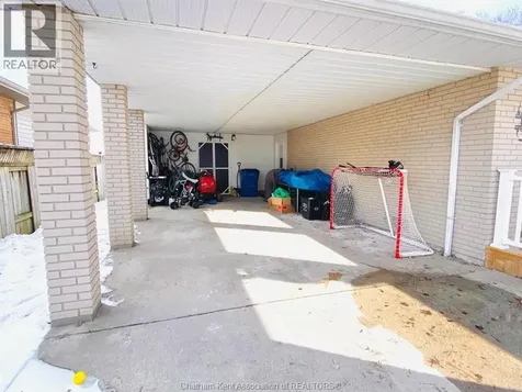 622 Sandra Crescent Wallaceburg ON N8A 2C6