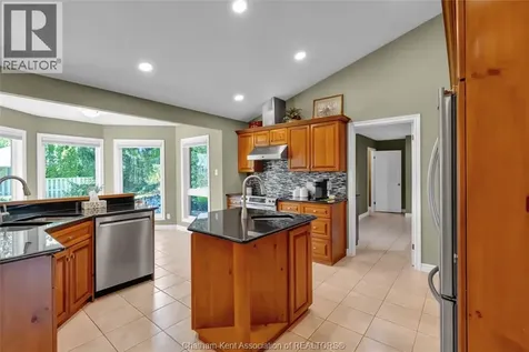 27 Cramar Crescent Chatham ON N7M 6G3