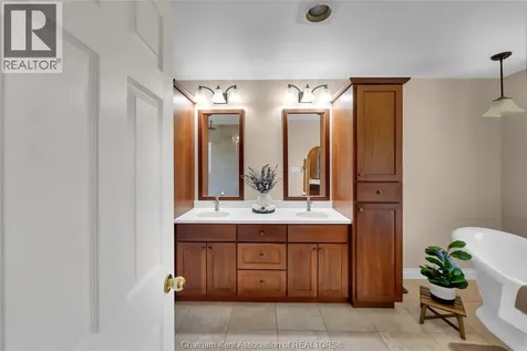 27 Cramar Crescent Chatham ON N7M 6G3