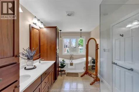 27 Cramar Crescent Chatham ON N7M 6G3