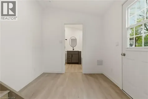 94 East 35th Street Hamilton ON L8V 3Y1
