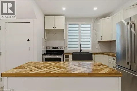 94 East 35th Street Hamilton ON L8V 3Y1