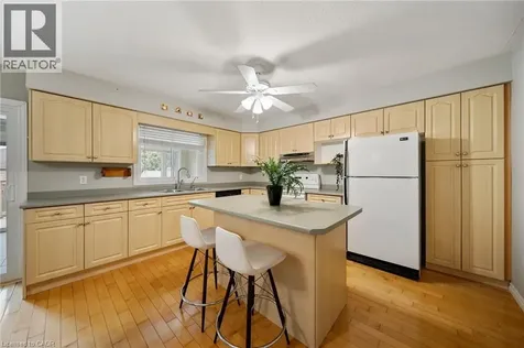 16 Macpherson Drive Paris ON N3L 4B6