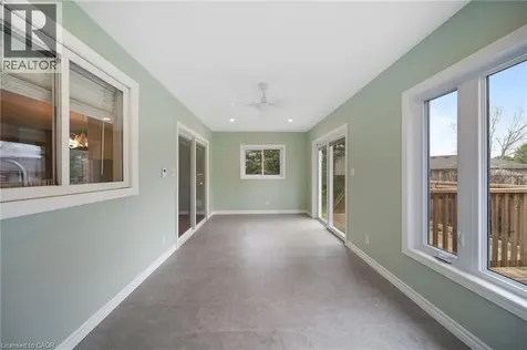 16 Macpherson Drive Paris ON N3L 4B6