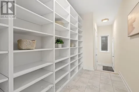 157 Springside Crescent Blue Mountains ON L9Y 5L3