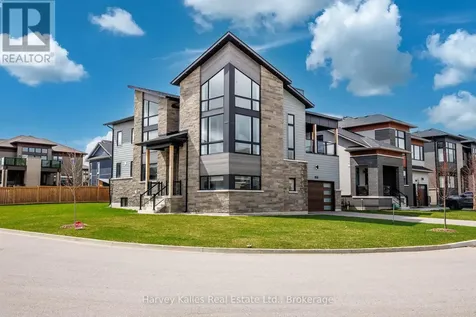157 Springside Crescent Blue Mountains ON L9Y 5L3