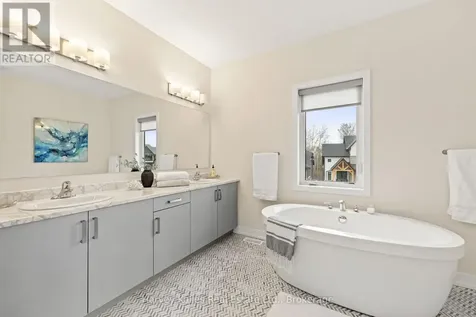 157 Springside Crescent Blue Mountains ON L9Y 5L3
